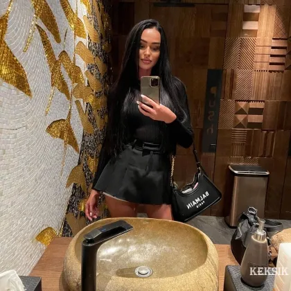 Пышногрудая красавица, скучно точно не будет!